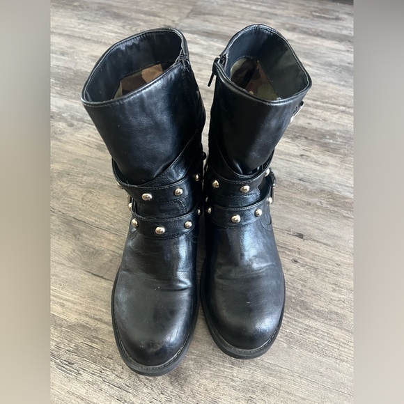 Guess leather boots! Size 9. - Picture 2 of 4